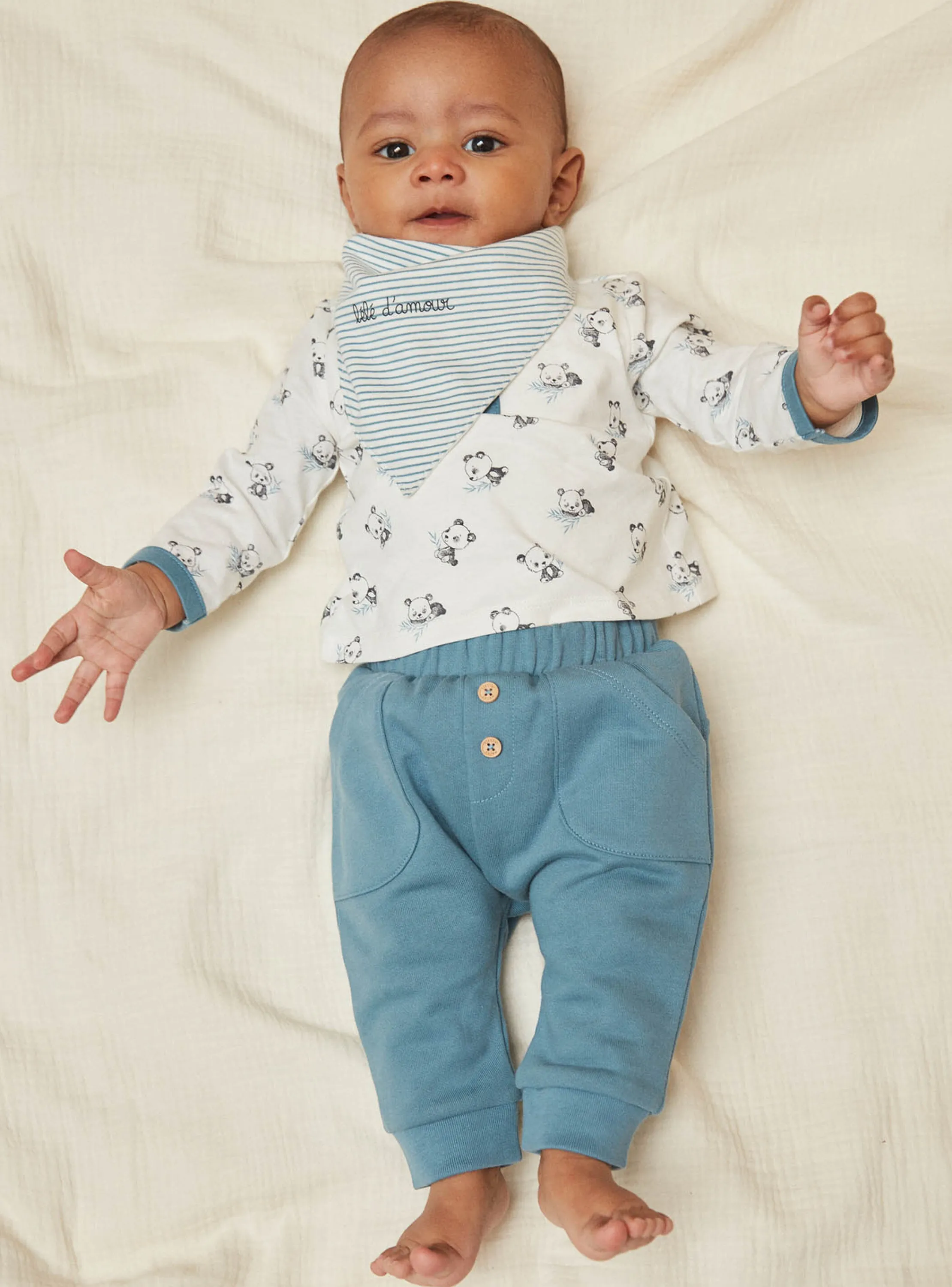 Fashion Sergent Major Ecru T-shirt, blue pants and ecru and blue bandana