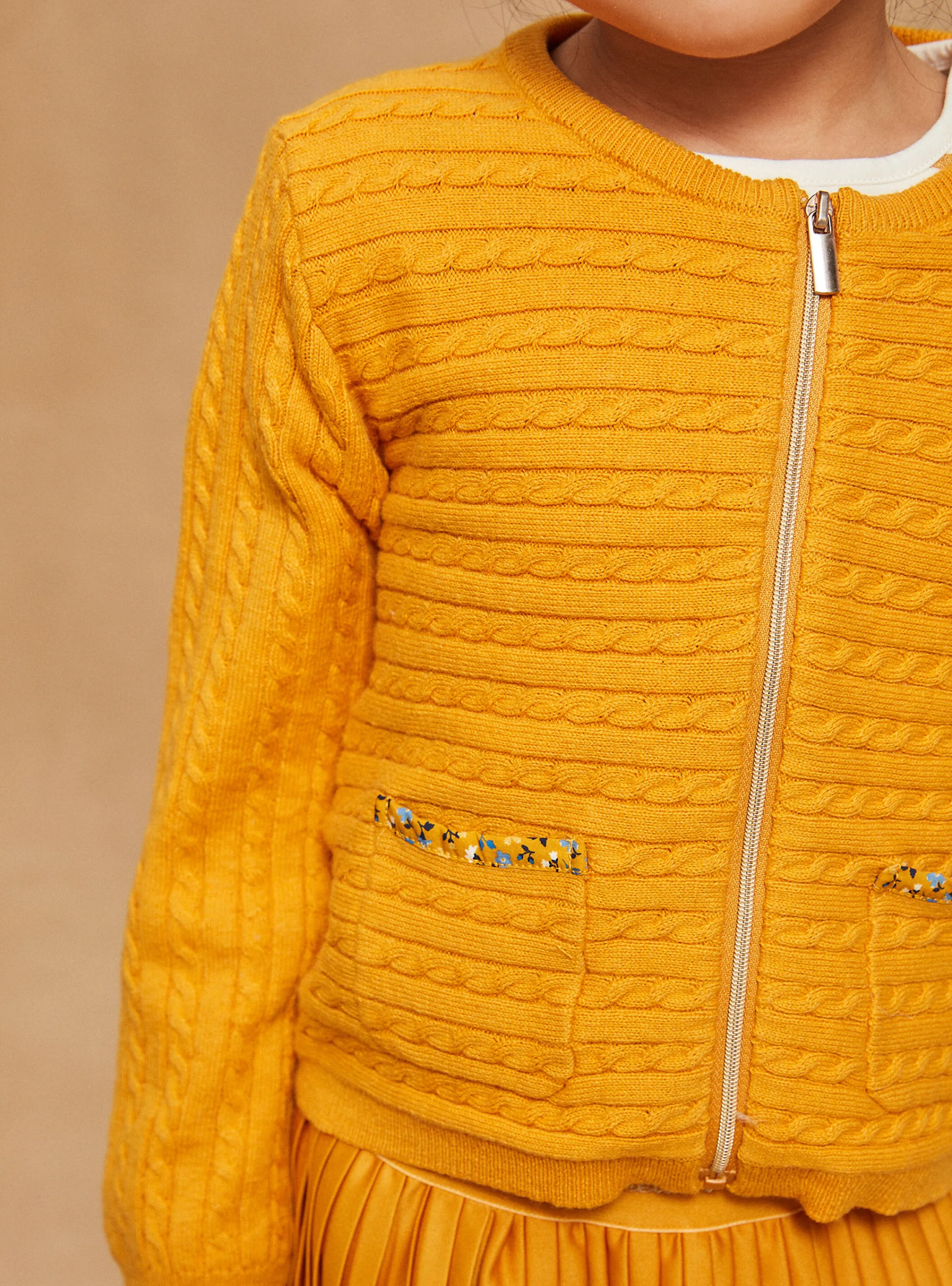 Hot Sergent Major Yellow long-sleeved cardigan